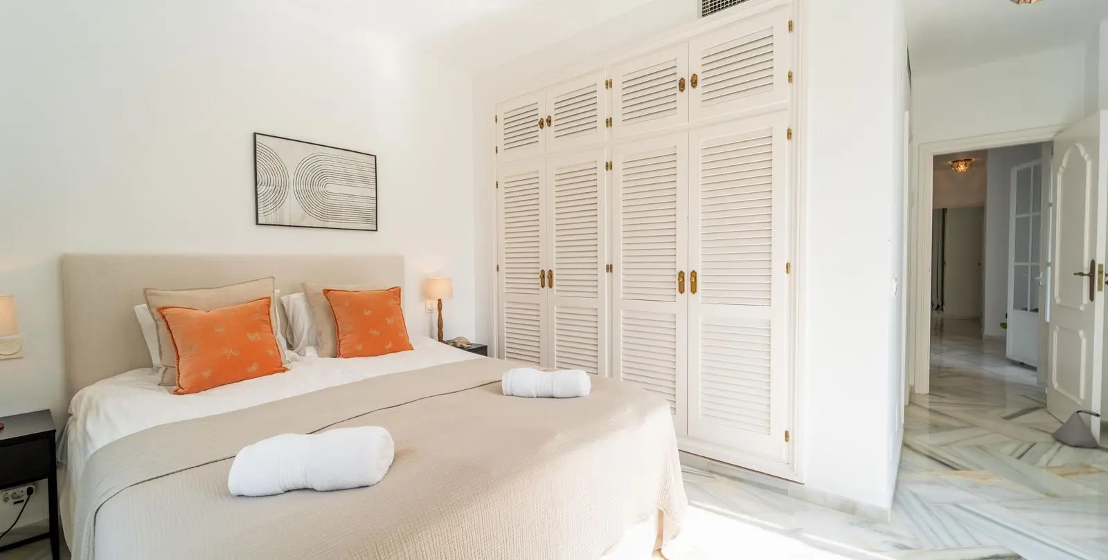 Sale of detached villa in Elviria 51