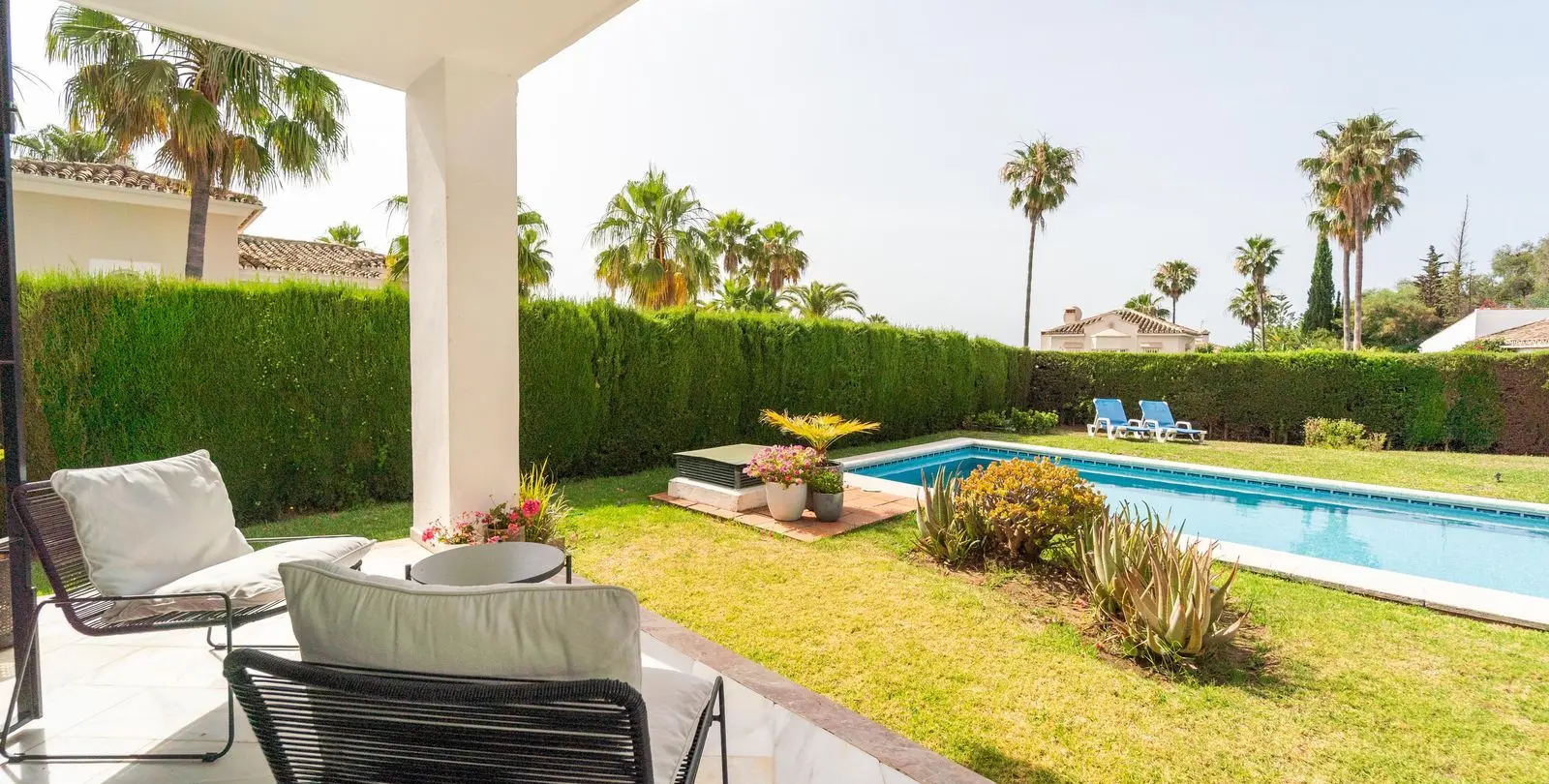 Sale of detached villa in Elviria 60