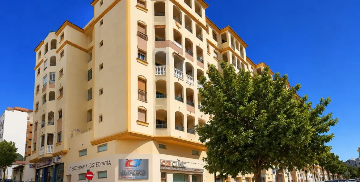 Sale of middle floor apartment in Marbella 1