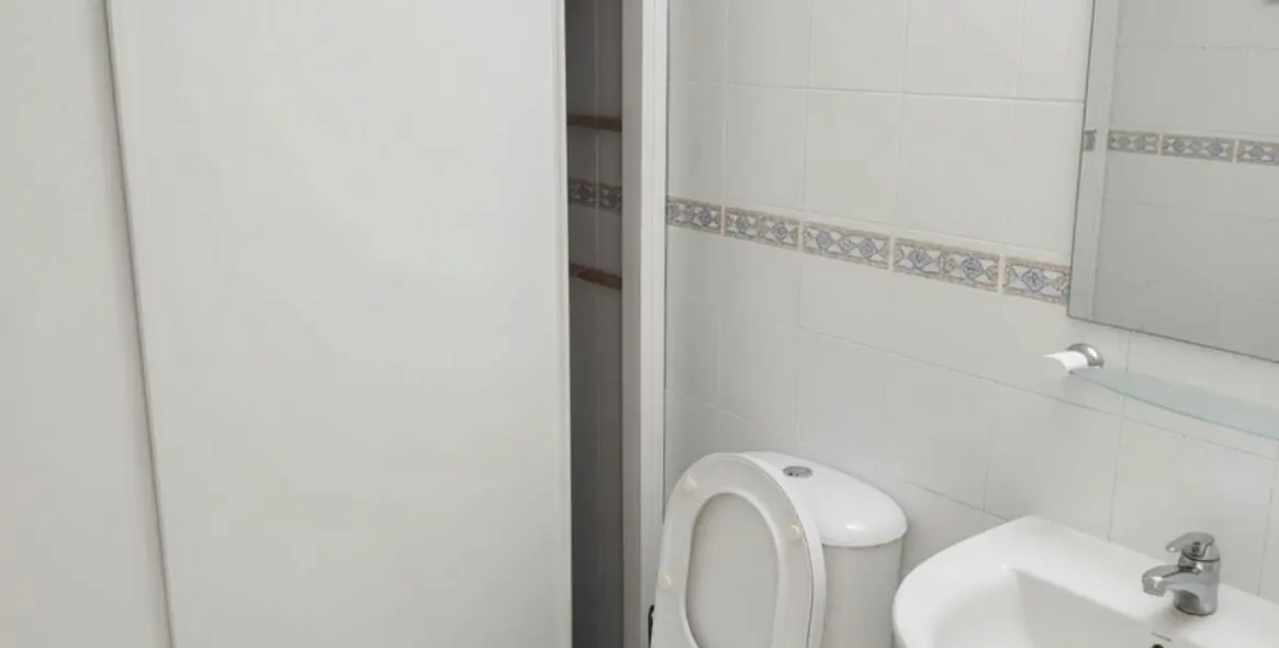 Sale of middle floor apartment in Marbella 13
