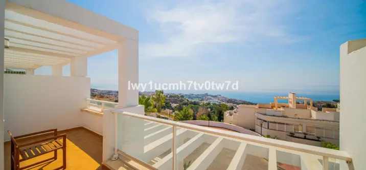 Sale of middle floor apartment in Benalmadena 0