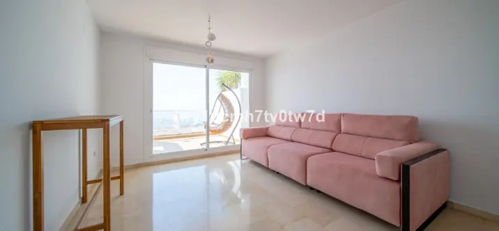 Sale of middle floor apartment in Benalmadena 1