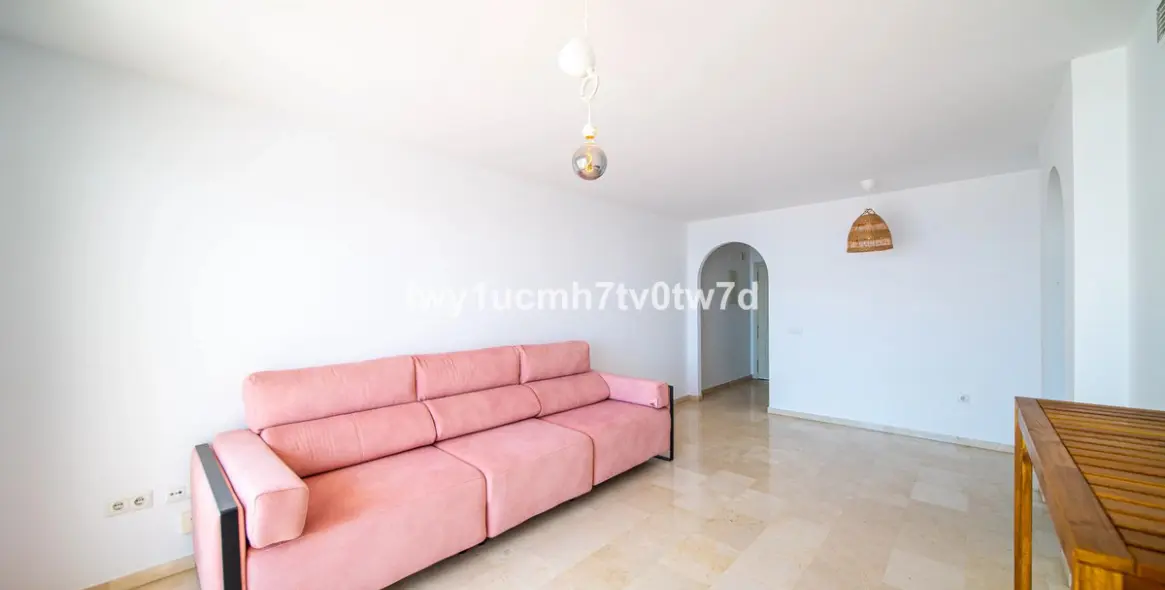 Sale of middle floor apartment in Benalmadena 3