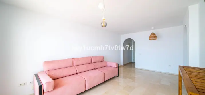 Sale of middle floor apartment in Benalmadena 2