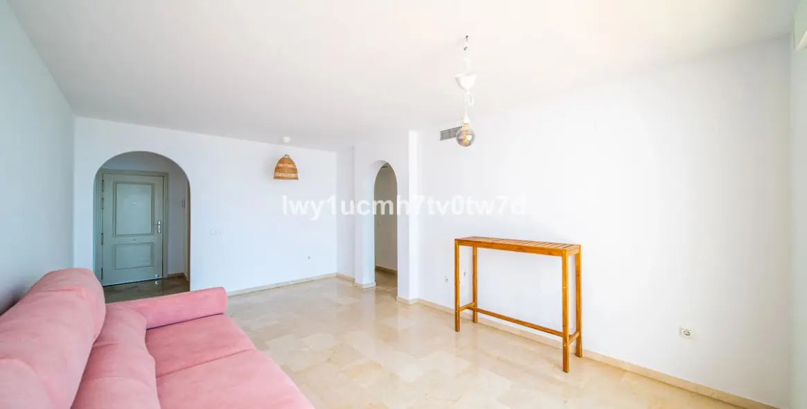 Sale of middle floor apartment in Benalmadena 5