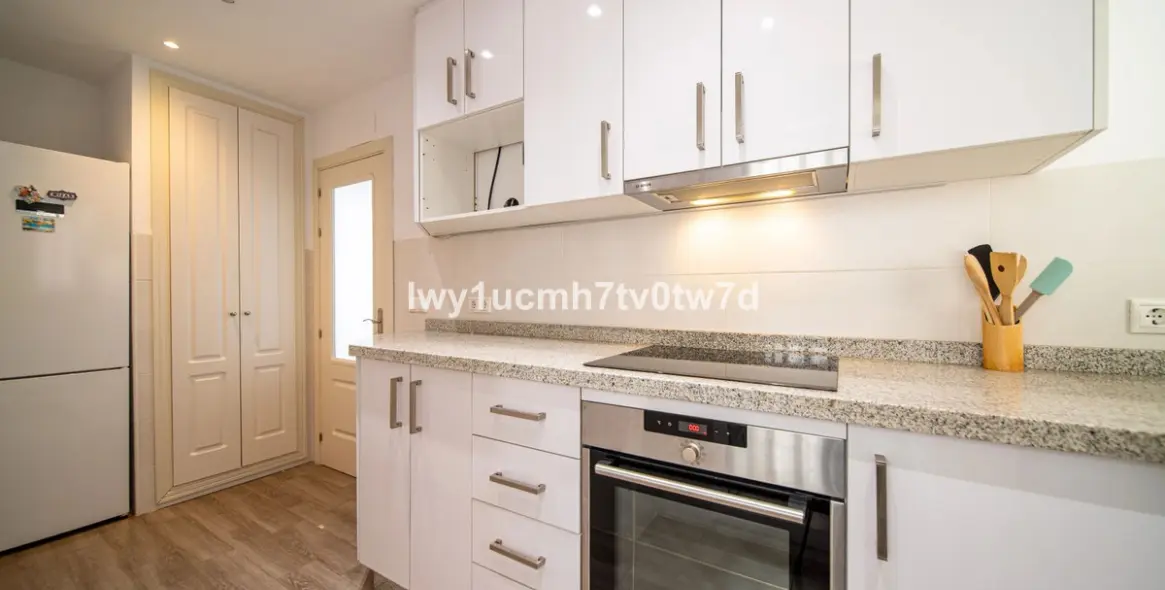 Sale of middle floor apartment in Benalmadena 9