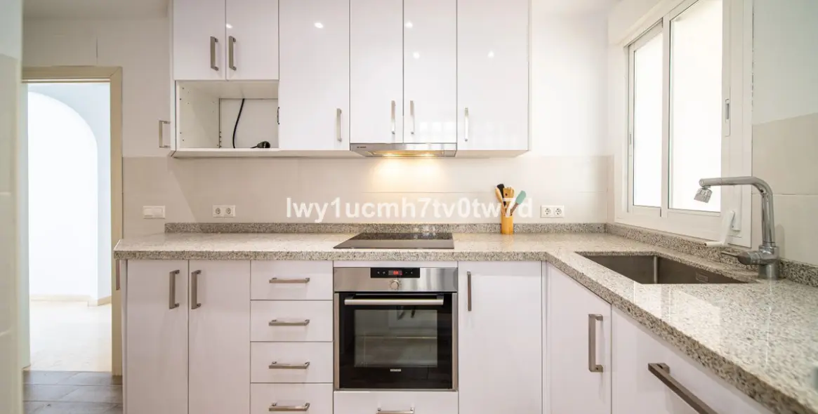 Sale of middle floor apartment in Benalmadena 10