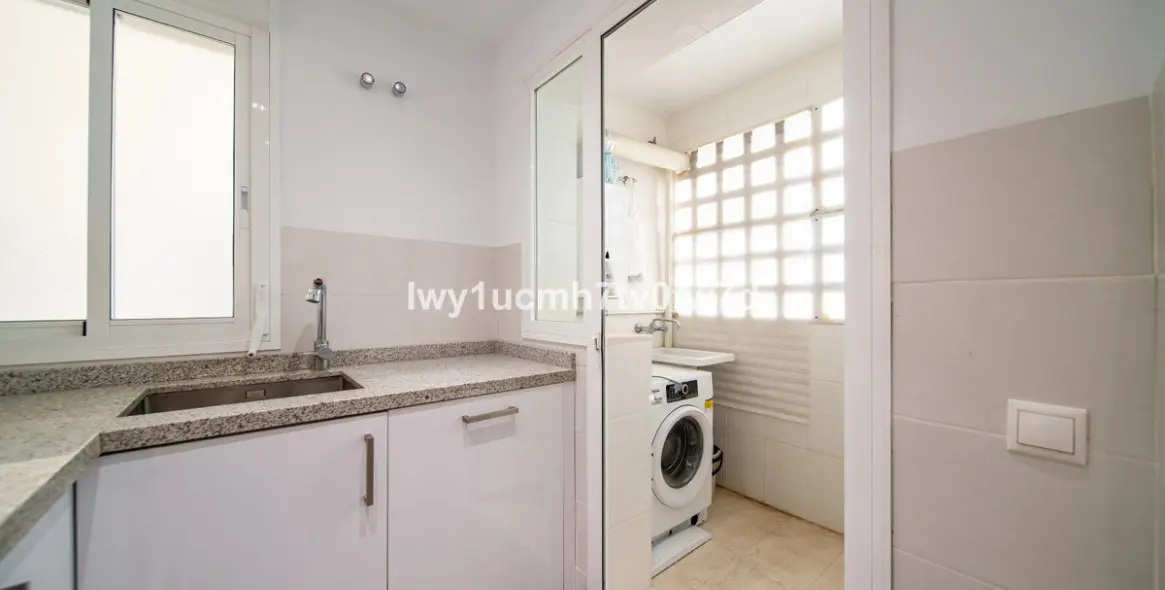 Sale of middle floor apartment in Benalmadena 11
