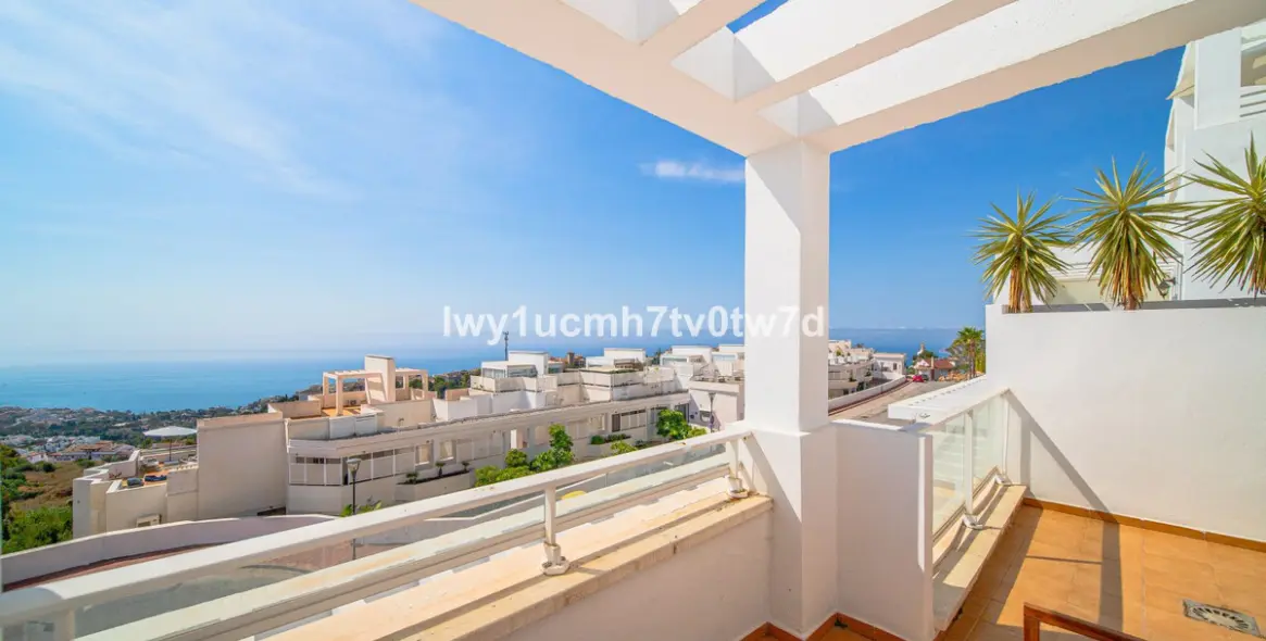Sale of middle floor apartment in Benalmadena 12