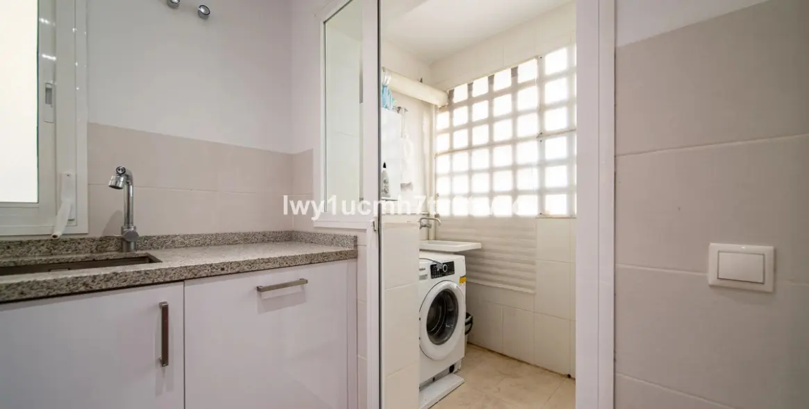 Sale of middle floor apartment in Benalmadena 14