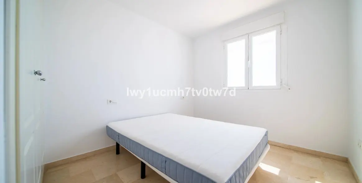 Sale of middle floor apartment in Benalmadena 16