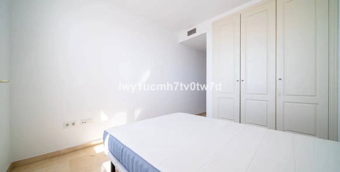Sale of middle floor apartment in Benalmadena 18