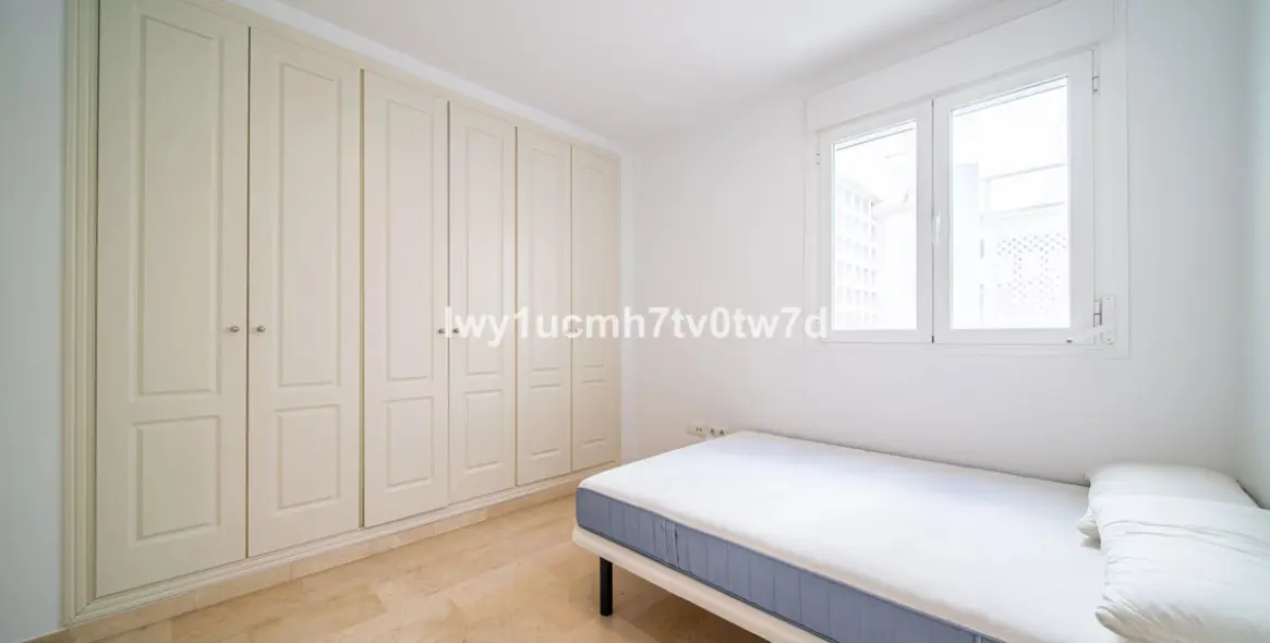 Sale of middle floor apartment in Benalmadena 19