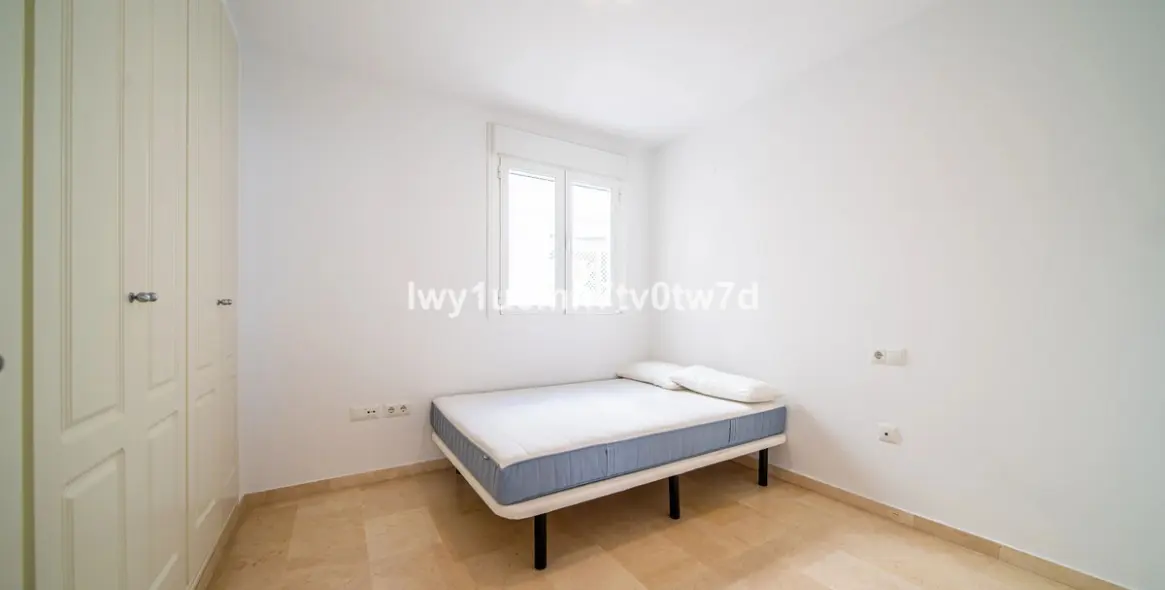 Sale of middle floor apartment in Benalmadena 21