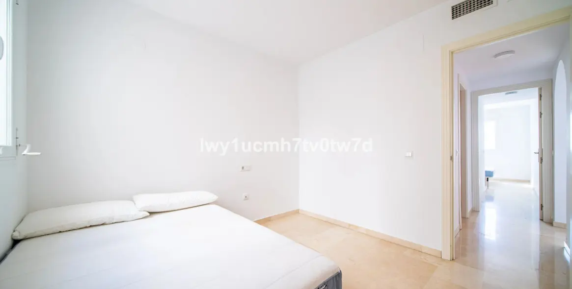 Sale of middle floor apartment in Benalmadena 22