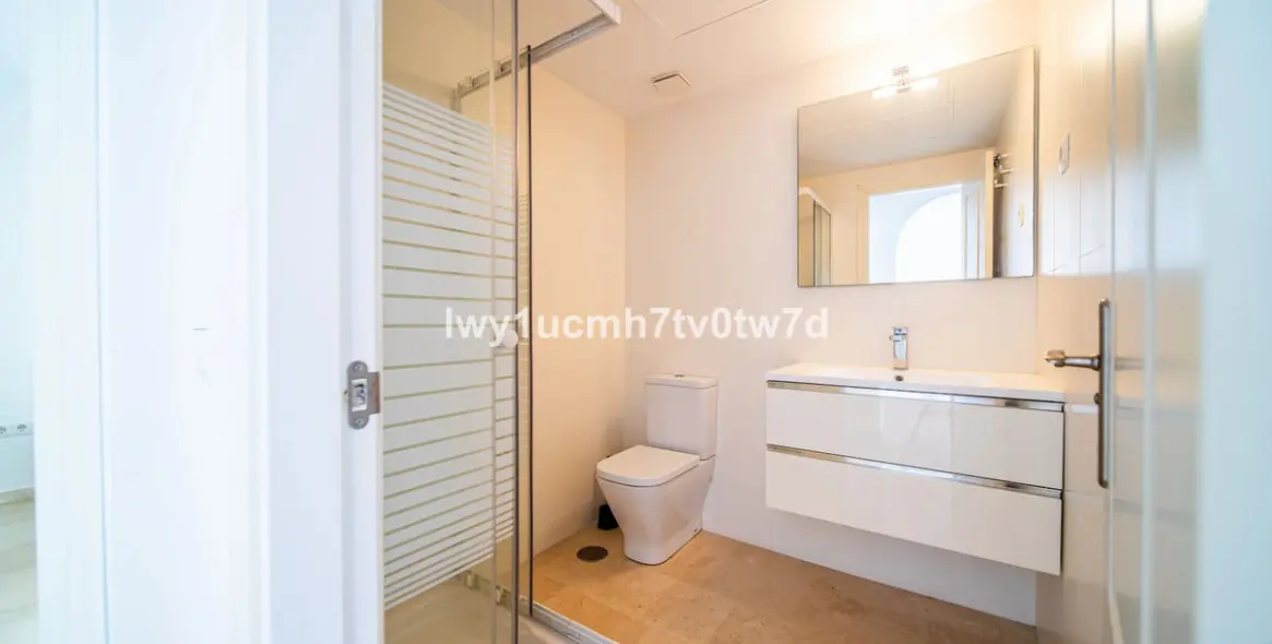 Sale of middle floor apartment in Benalmadena 24