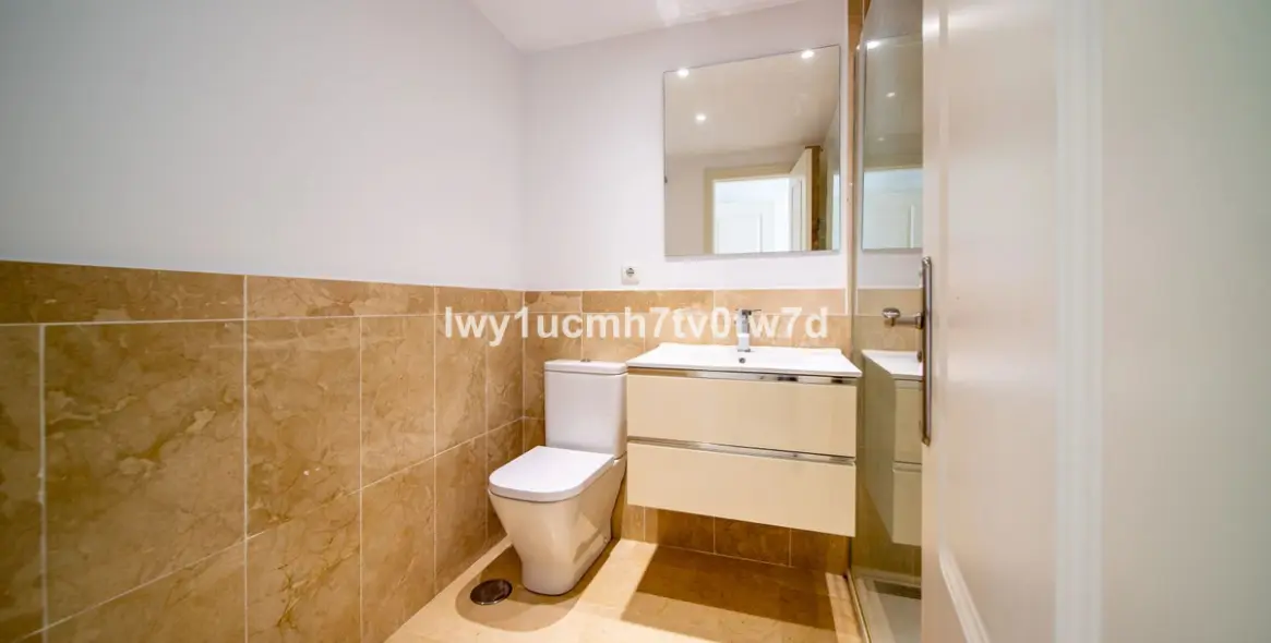 Sale of middle floor apartment in Benalmadena 25