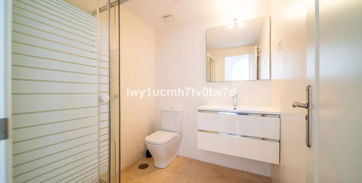 Sale of middle floor apartment in Benalmadena 26