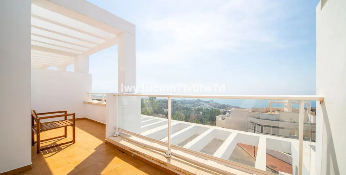 Sale of middle floor apartment in Benalmadena 32