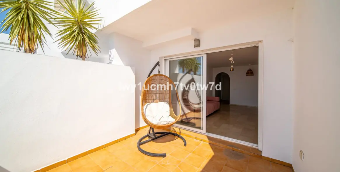 Sale of middle floor apartment in Benalmadena 34