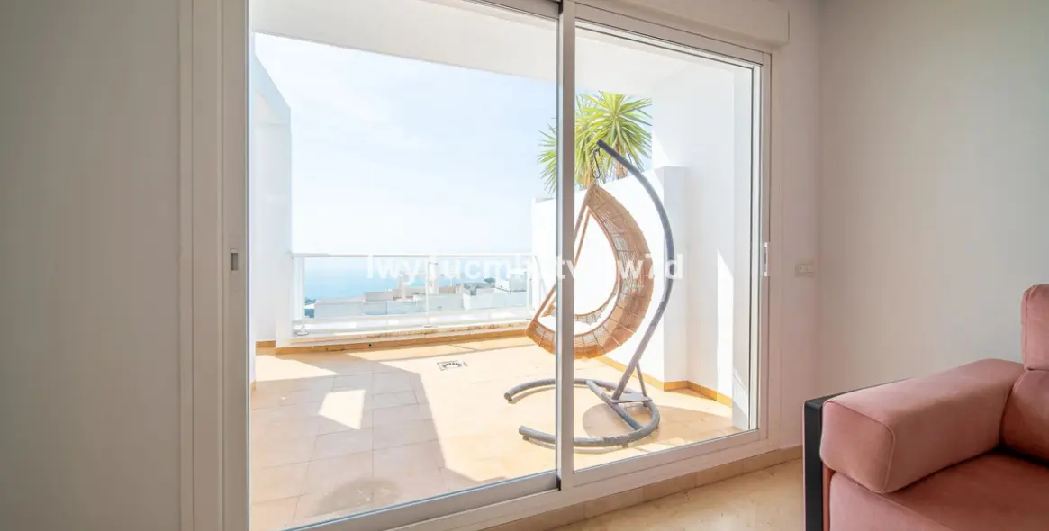 Sale of middle floor apartment in Benalmadena 35