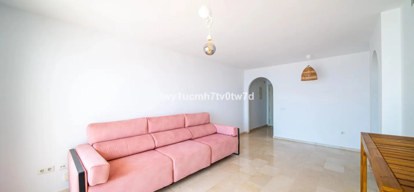 Venta de apartamento en planta media en Benalmadena 2