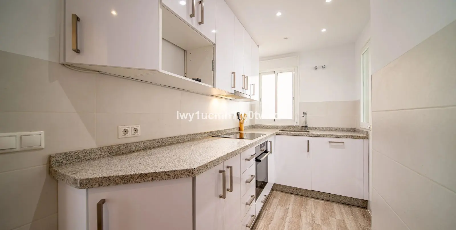 Sale of middle floor apartment in Benalmadena 7