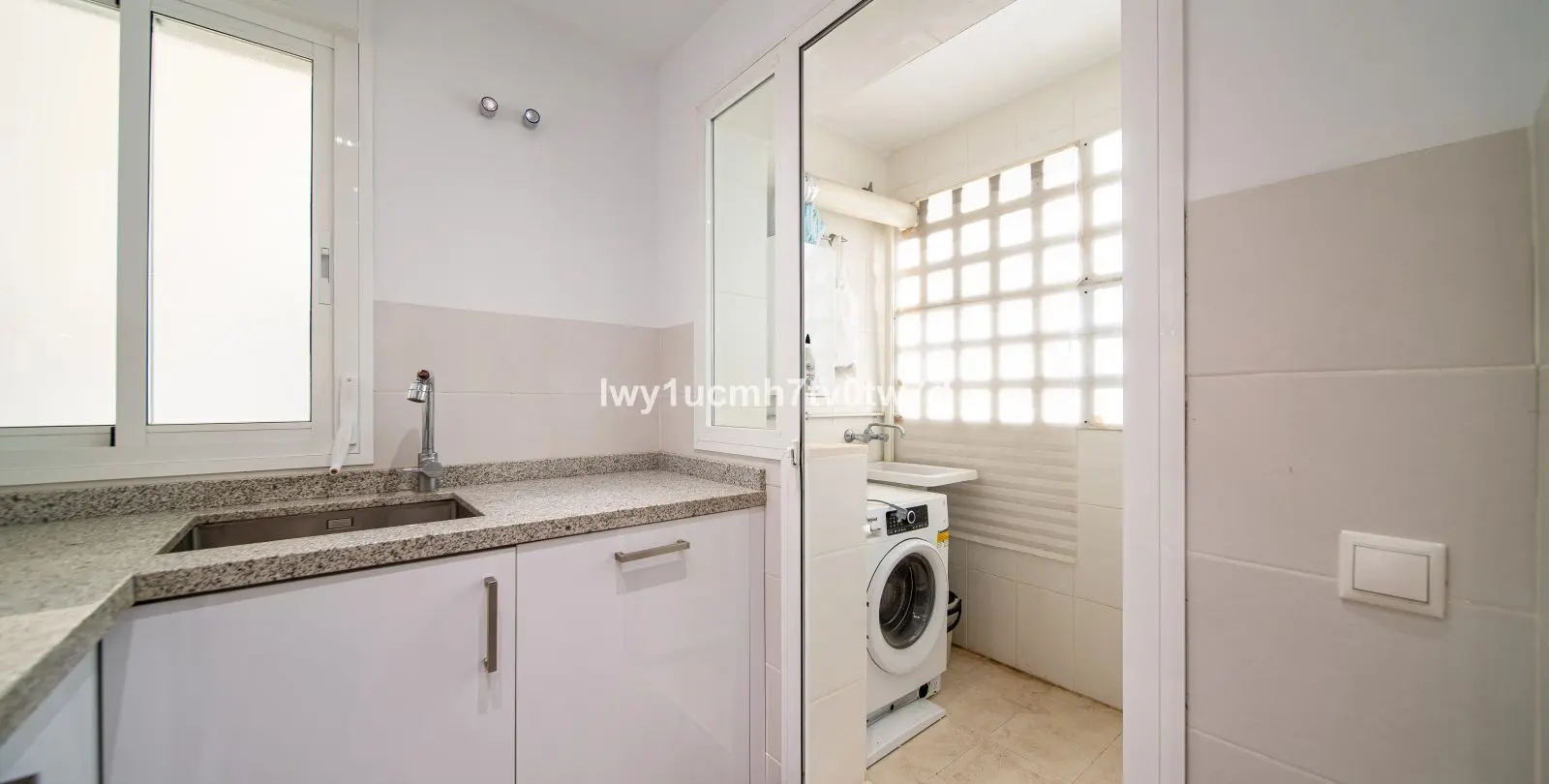 Sale of middle floor apartment in Benalmadena 11