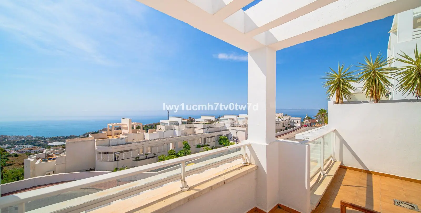 Sale of middle floor apartment in Benalmadena 12