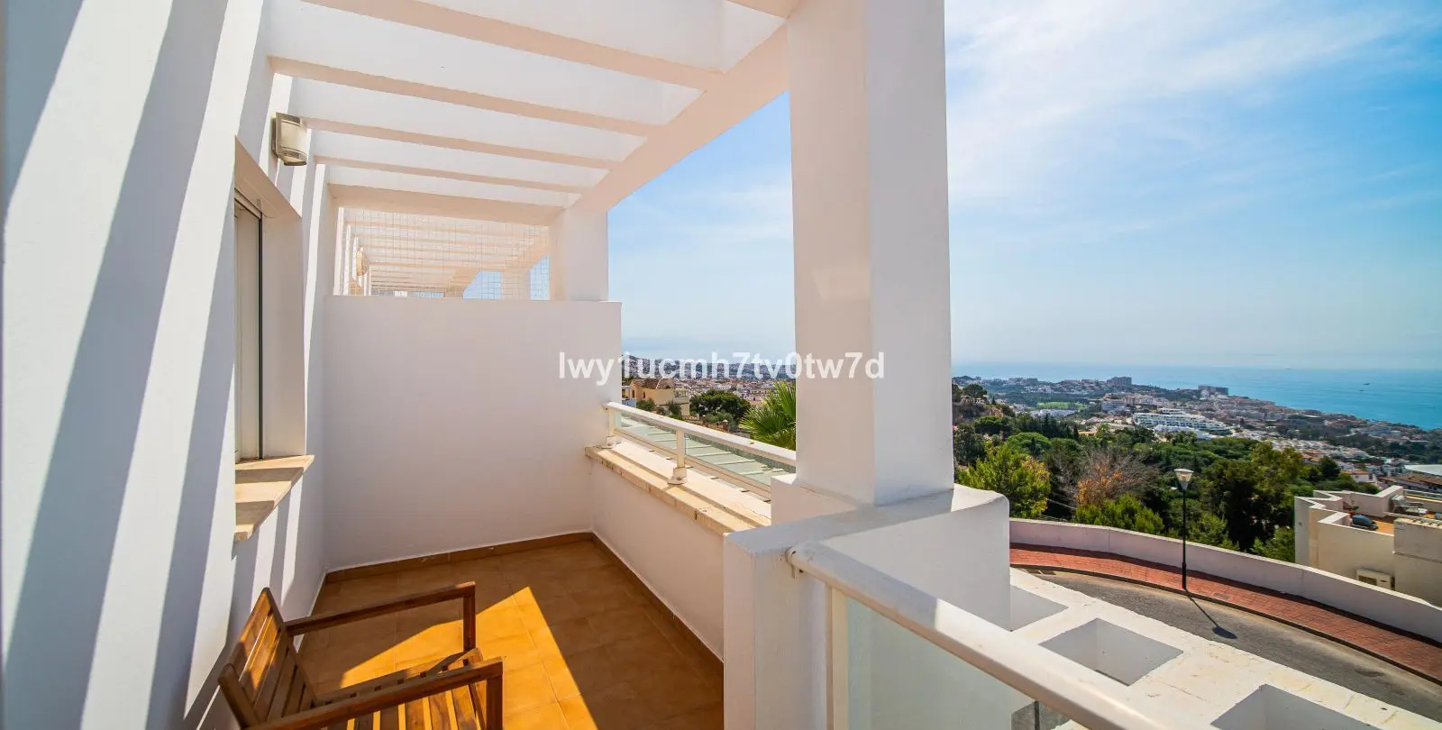 Sale of middle floor apartment in Benalmadena 23