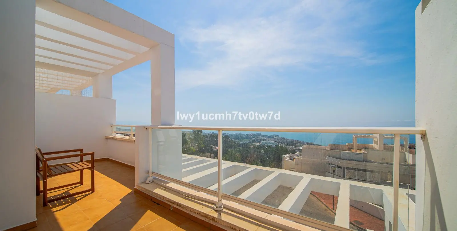 Sale of middle floor apartment in Benalmadena 30