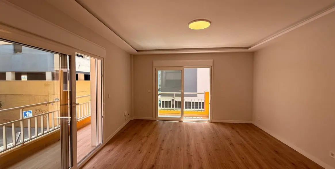 Sale of middle floor apartment in Fuengirola 2