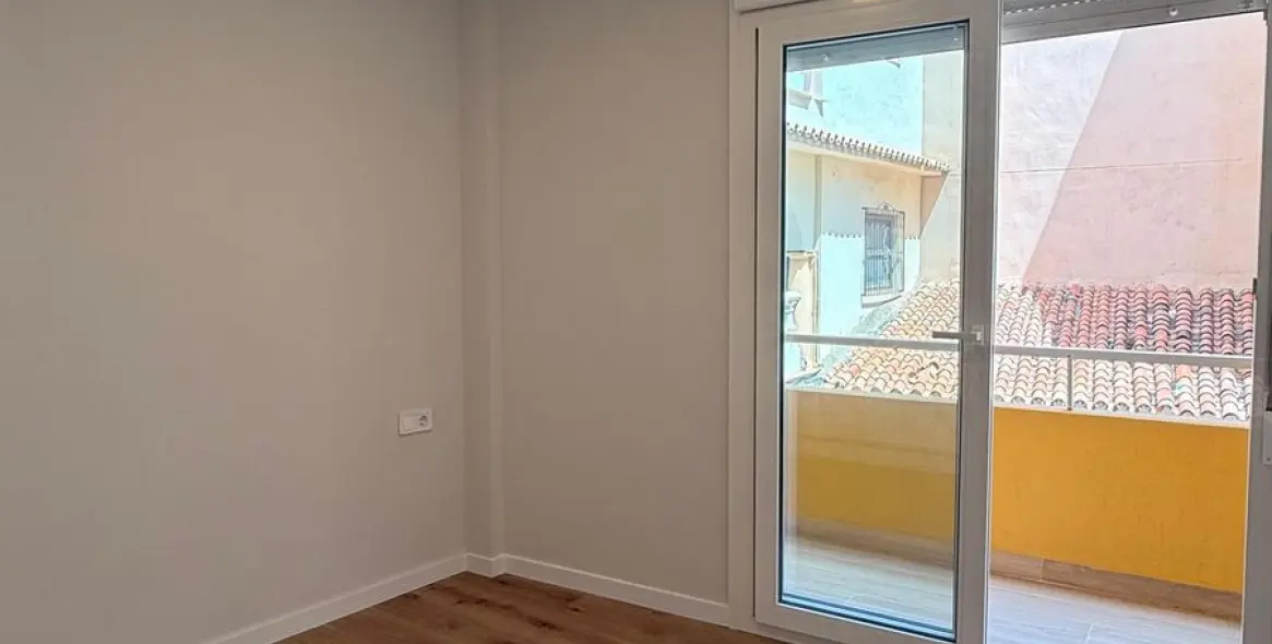 Sale of middle floor apartment in Fuengirola 14