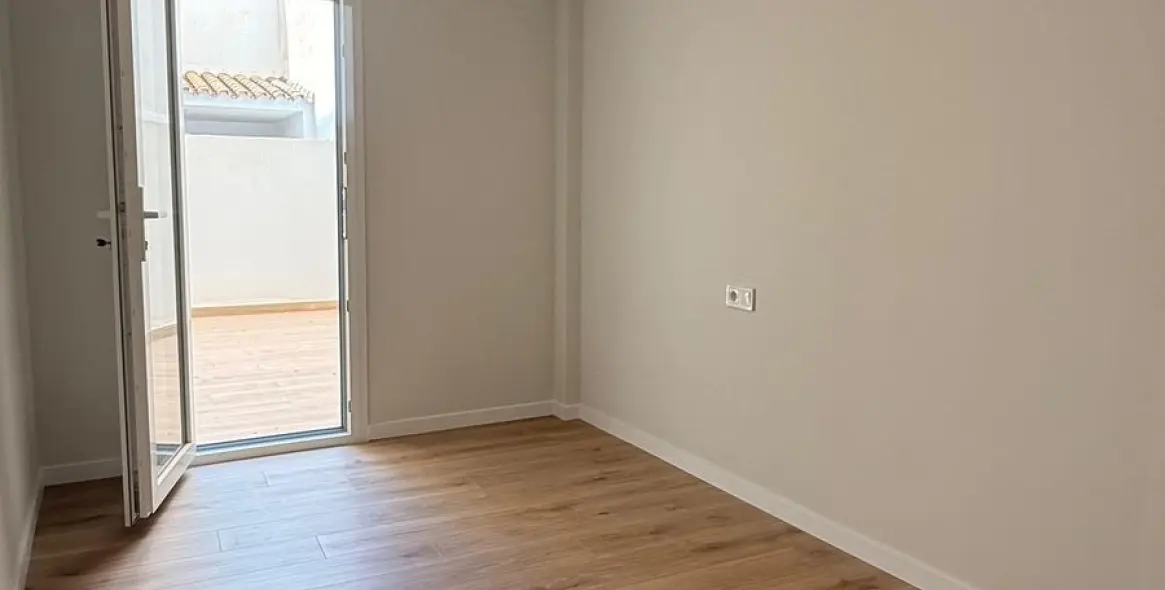 Sale of middle floor apartment in Fuengirola 17