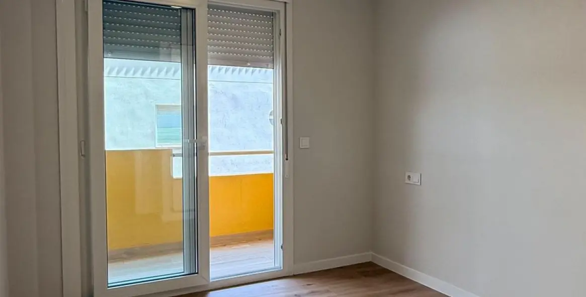 Sale of middle floor apartment in Fuengirola 18