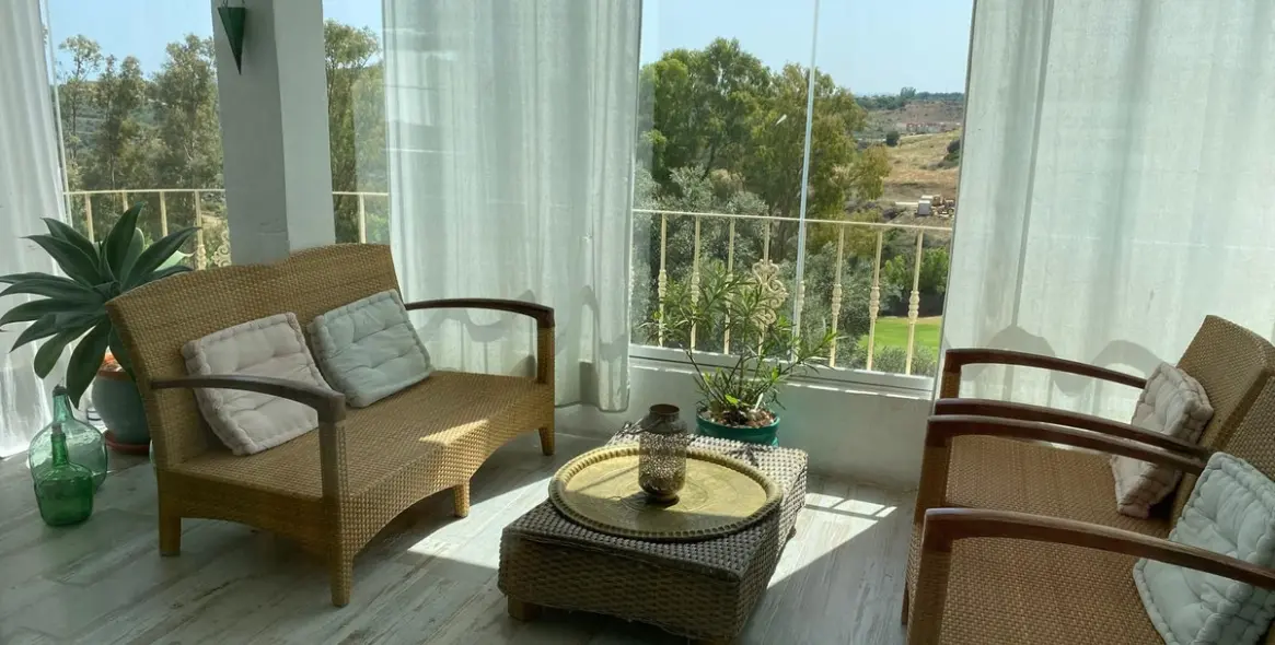 Sale of penthouse in Estepona 1