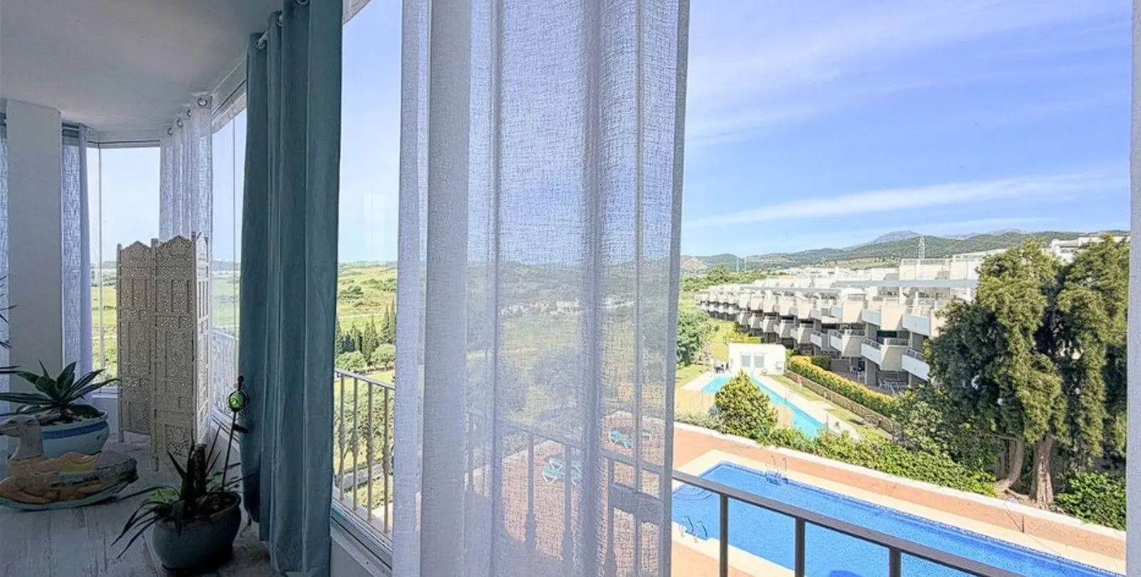 Sale of penthouse in Estepona 35