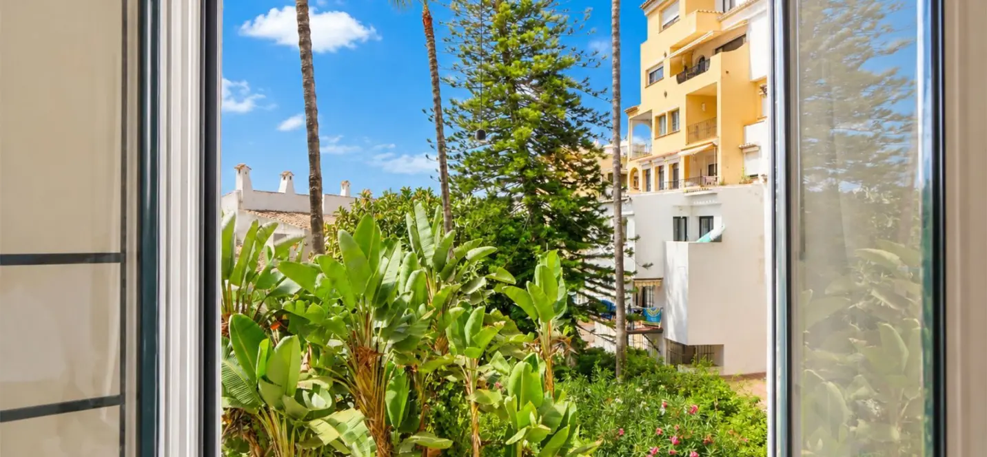 Venta de apartamento en planta media en Puerto de Cabopino 0