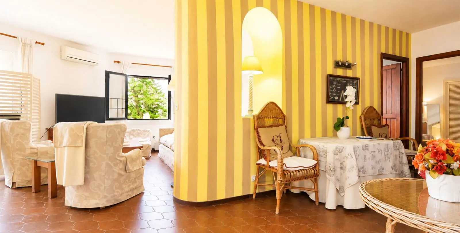Sale of middle floor apartment in Puerto de Cabopino 3