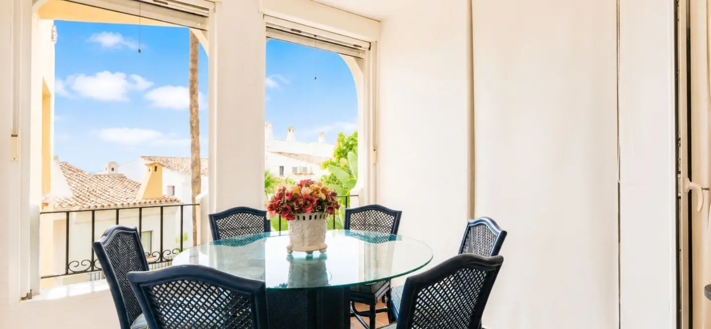 Venta de apartamento en planta media en Puerto de Cabopino 4