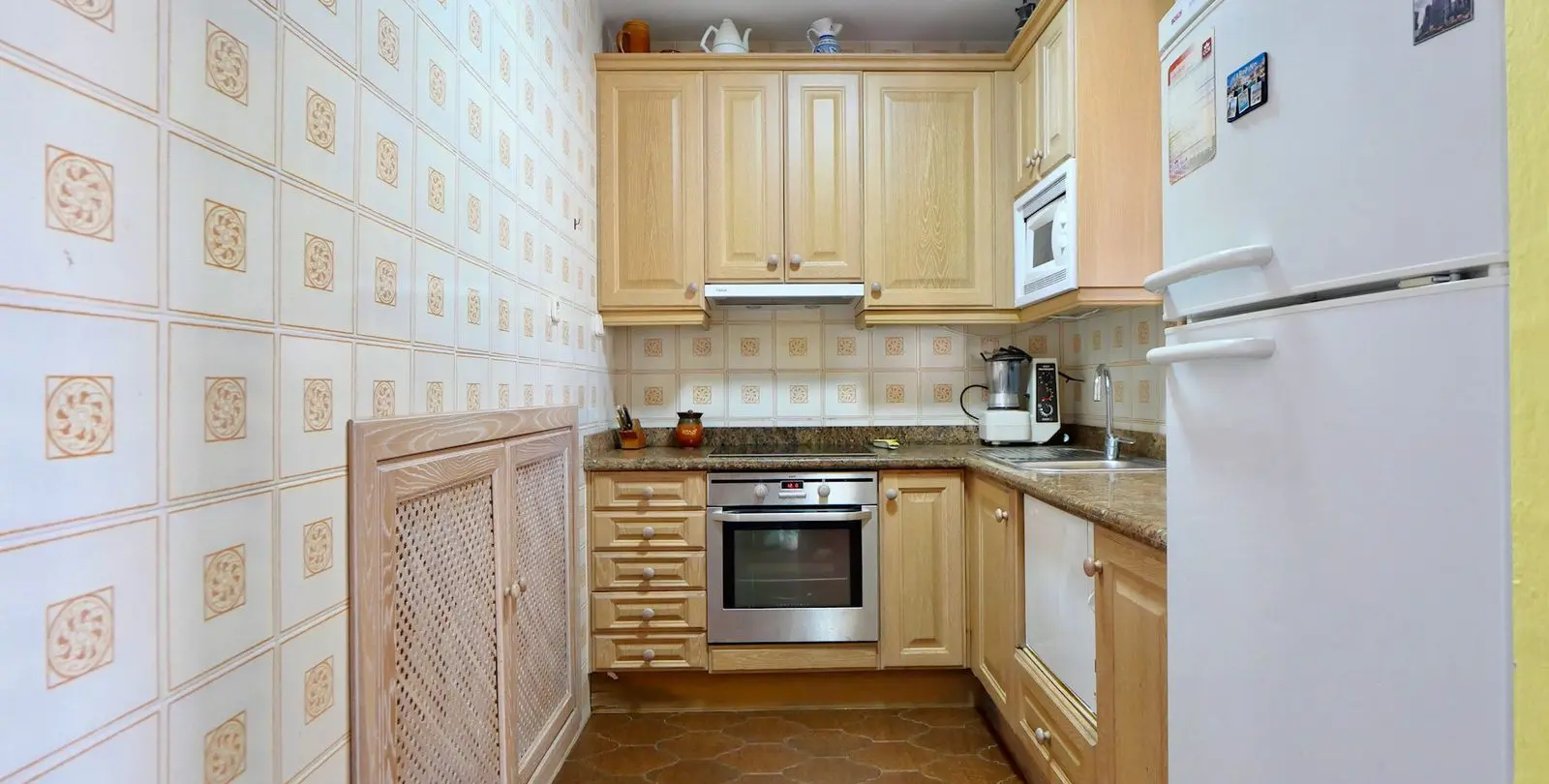 Sale of middle floor apartment in Puerto de Cabopino 7