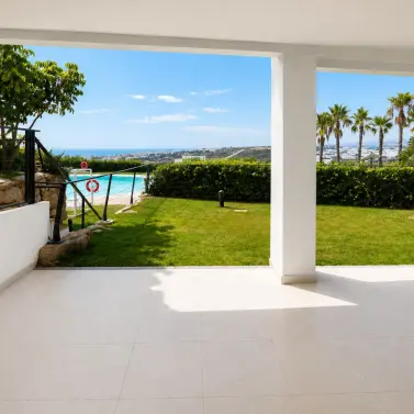 Sale of ground floor apartment in Estepona