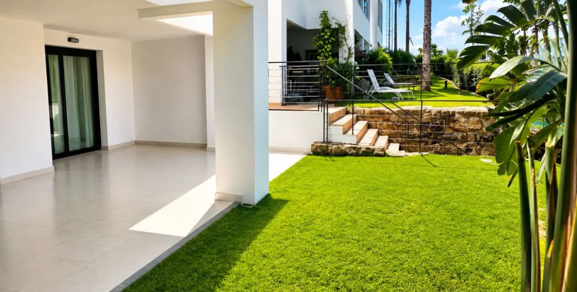 Sale of ground floor apartment in Estepona 3