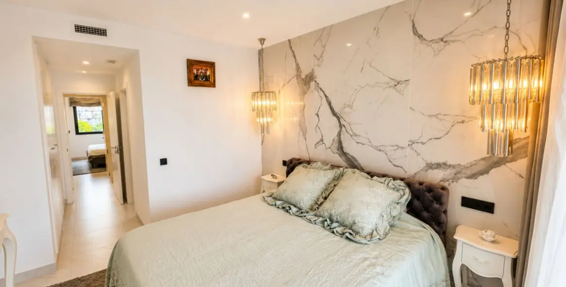 Sale of ground floor apartment in Estepona 12
