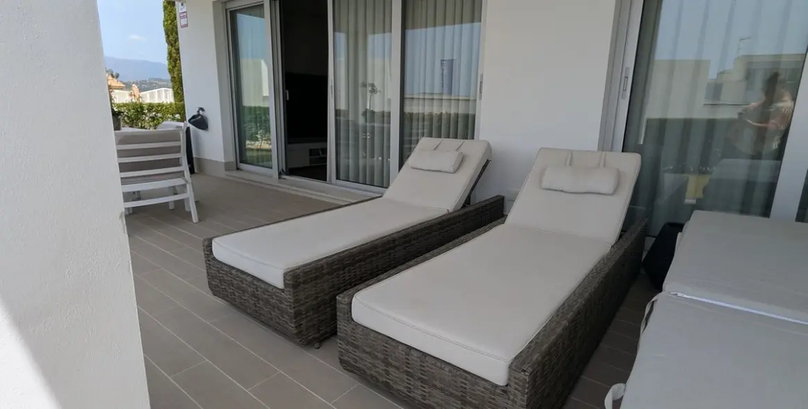 Sale of ground floor apartment in Estepona 2