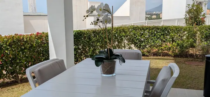 Sale of ground floor apartment in Estepona 2