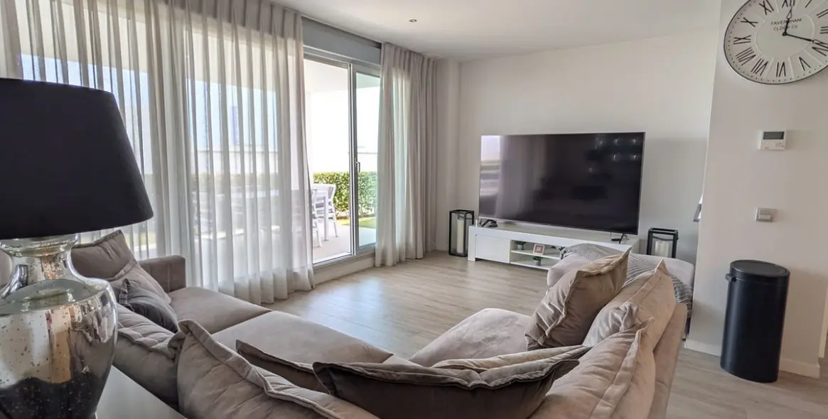 Sale of ground floor apartment in Estepona 11