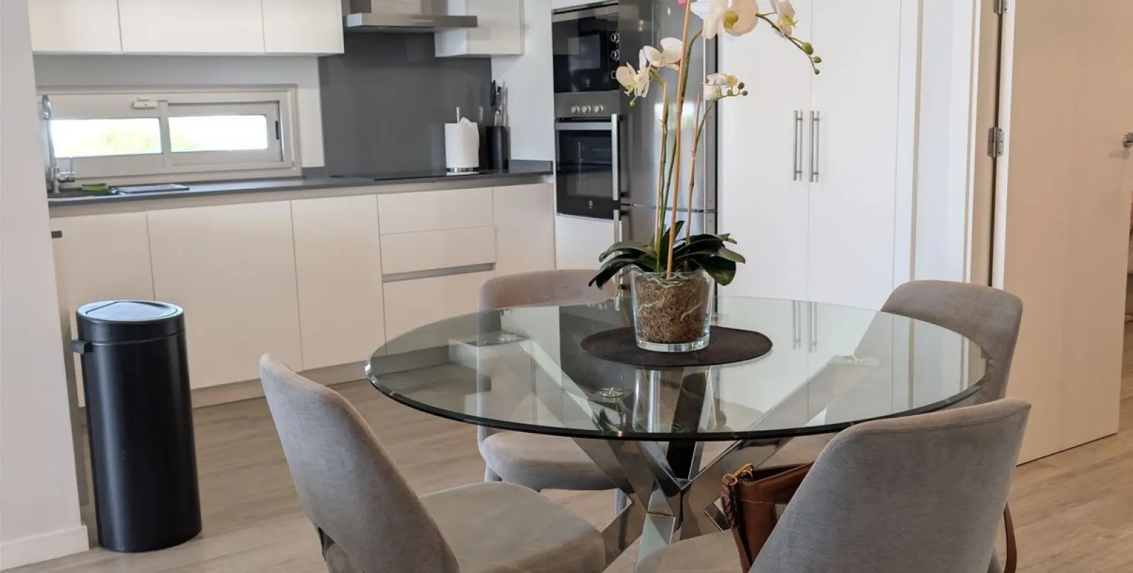 Sale of ground floor apartment in Estepona 18