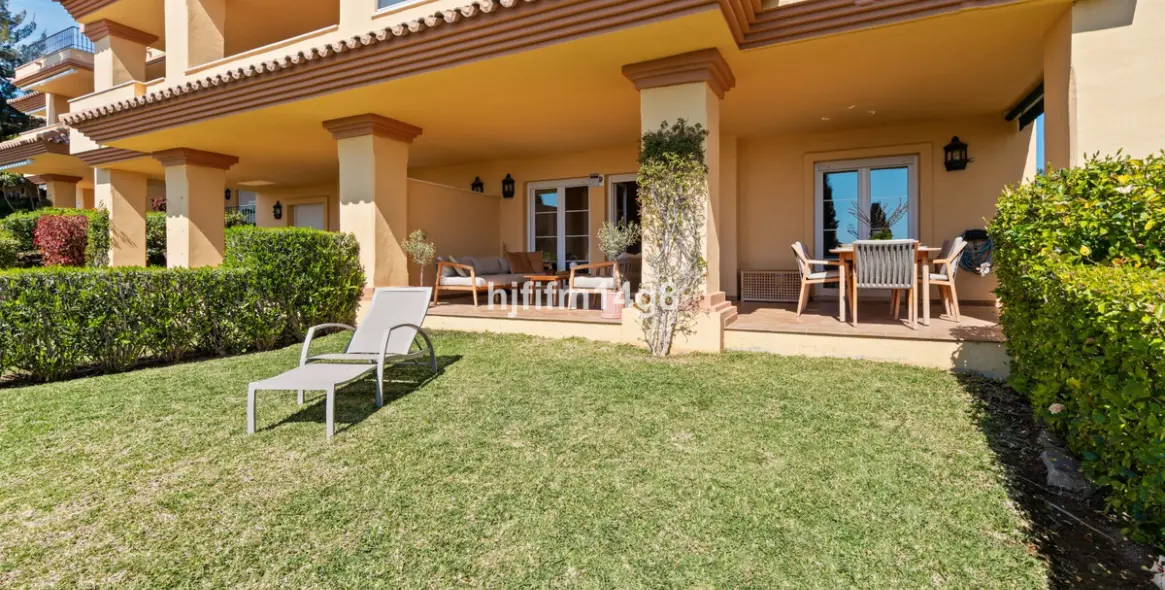 Sale of ground floor apartment in Nueva Andalucía 2