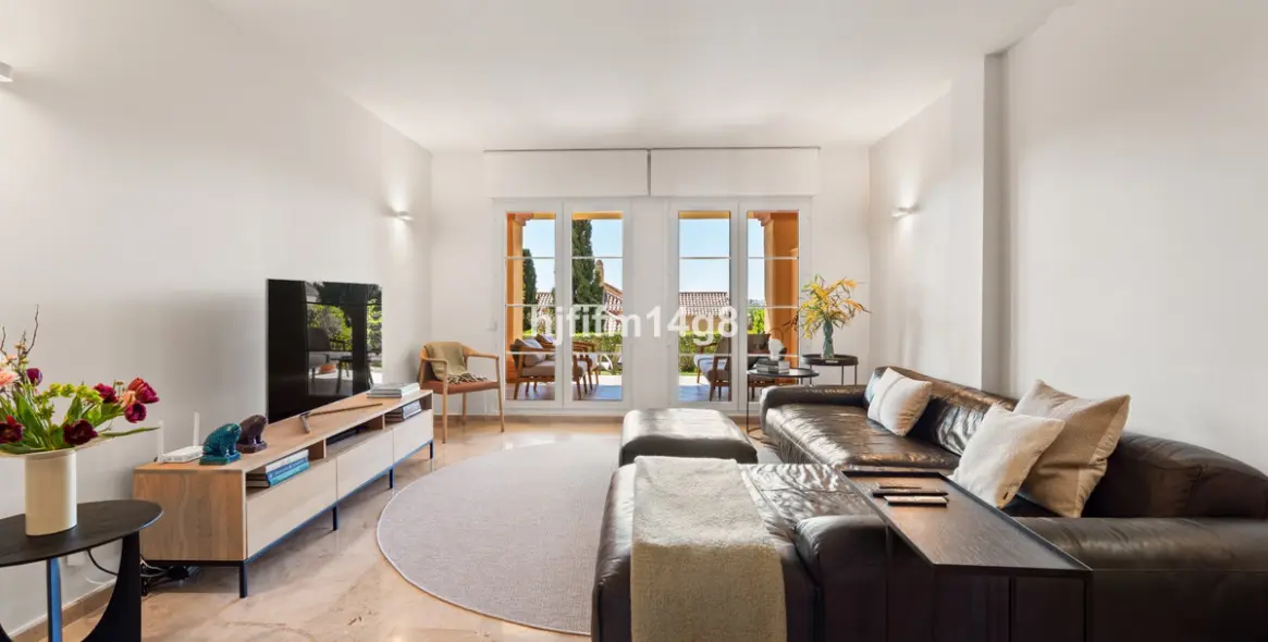 Sale of ground floor apartment in Nueva Andalucía 5